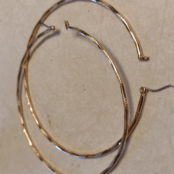 Soda pop 3-in across diameter gold tone high quality earrings 🏀 hoop lol - Picture 10 of 10